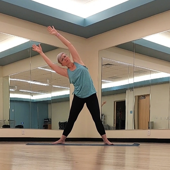 💕 Welcome to my Closet! 💕 - Picture 4 of 6